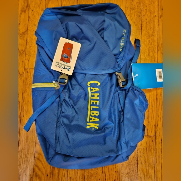 Camelbak Arete 22 70oz - Picture 2 of 6